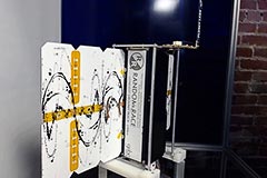 Òàáëè÷êà êîìàíäû «RandomRace», çàêðåïë¸ííàÿ íà ñïóòíèêå «Dove» (ôîòî Planet Labs) Òàáëè÷êà êîìàíäû «RandomRace», çàêðåïë¸ííàÿ íà ñïóòíèêå «Dove» (ôîòî Planet Labs)